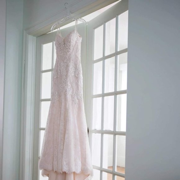 Wedding dress - Picture 9 of 11